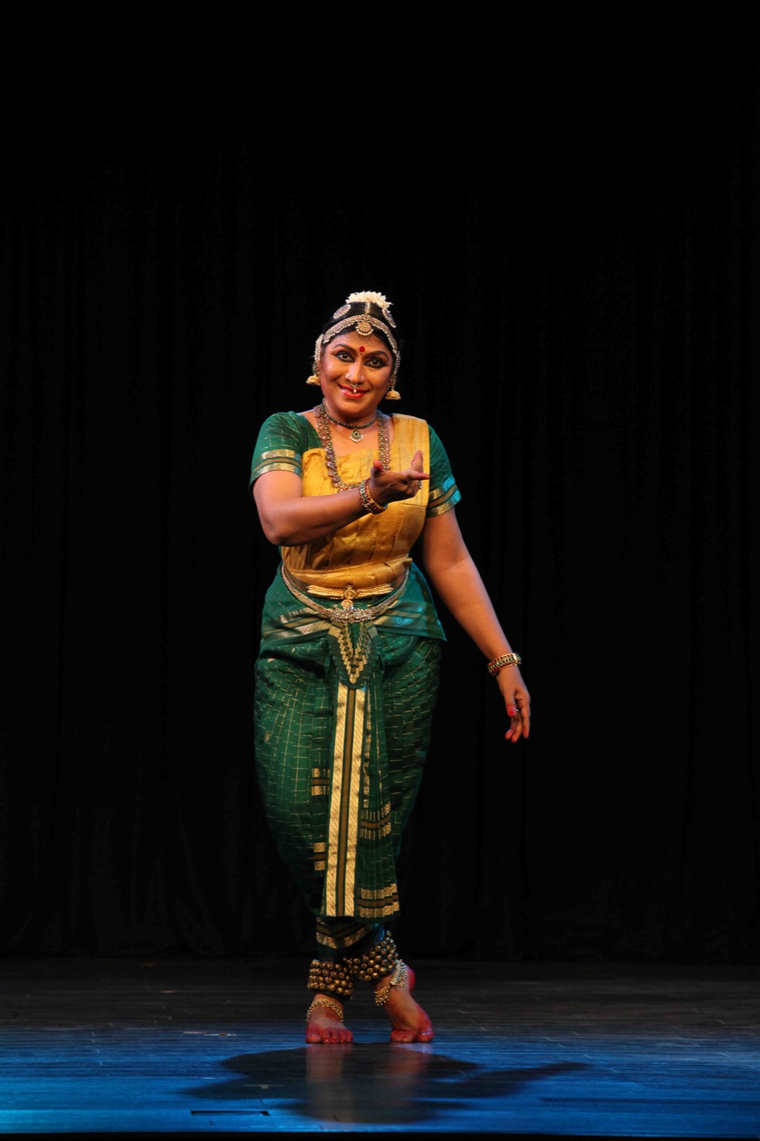 Narthaki Nataraj in a standing Bharatanatyam pose on stage
